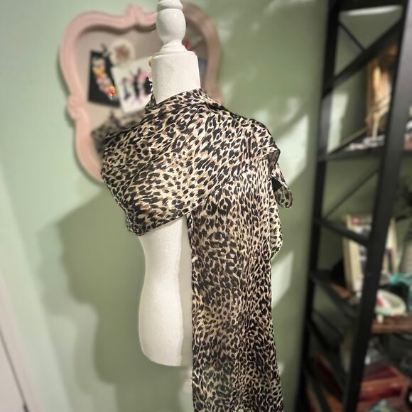 Cheeta Print Scarf, One Size - Picture 3 of 3